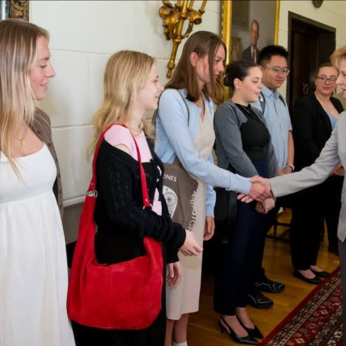 Custodele Coroanei primește studenți de la Universitatea Pittsburgh