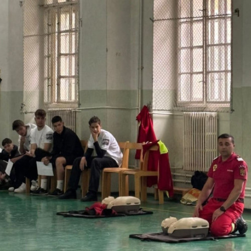 Pompierii bihoreni instruiți liceenii la Colegiul Național „Mihai Eminescu”