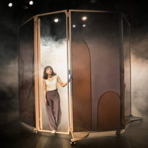 Stagiunea Internațională de Teatru 2025 aduce spectacolul "A Girl's Story"