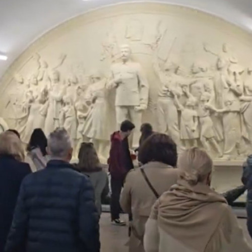 O statuie a lui Stalin reinstalată la metroul din Moscova