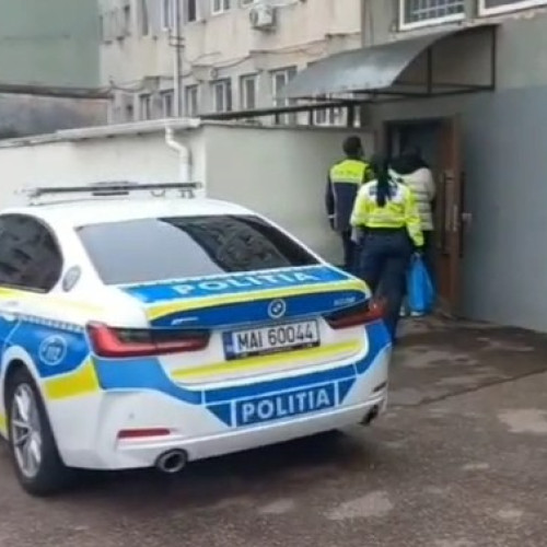 Tânăr agresat în parcarea unui supermarket din Botoșani