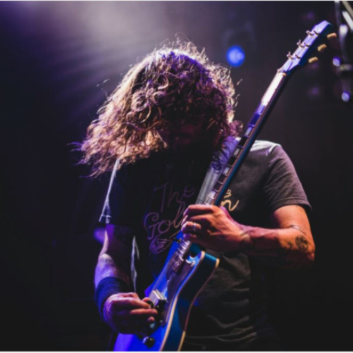 Peste 200 de artiști români cer sprijin pentru orientarea europeană a țării