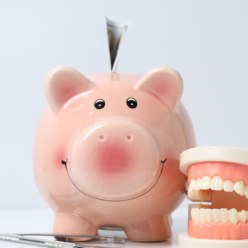 Costurile implanturilor dentare: Ce trebuie să știi