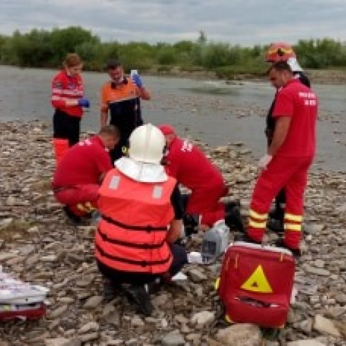 Localnic din Cornu Luncii, mort după ce a fost luat de apele râului Moldova