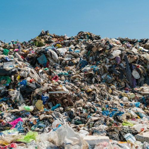 Două depozite de deșeuri din județul Botoșani vor fi închise