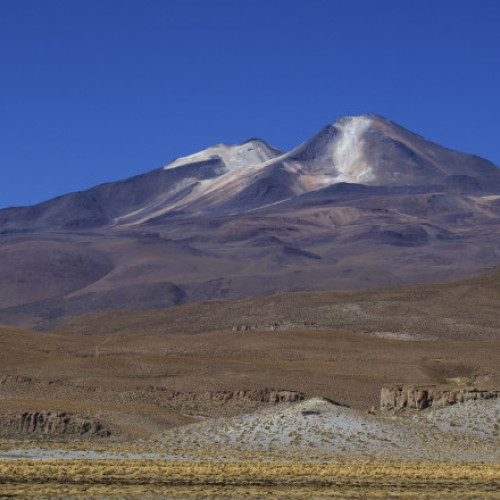 Vulcanul Uturuncu, &quot;zombi&quot; al Anzilor Centrali, prezintă semne de activitate