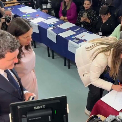 Nicușor Dan și-a exercitat dreptul de vot în orașul său natal