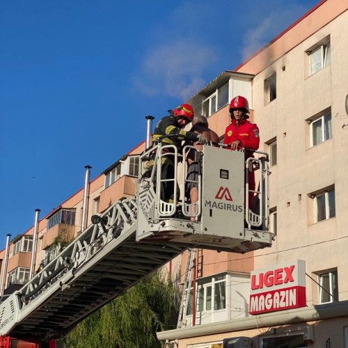 Proprietar de apartament transportat la spital din cauza intoxicatiei cu monoxid de carbon