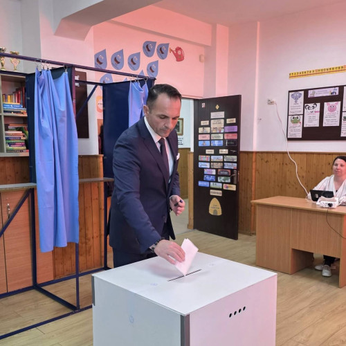 Continua votul romanilor în turul doi al alegerilor prezidențiale