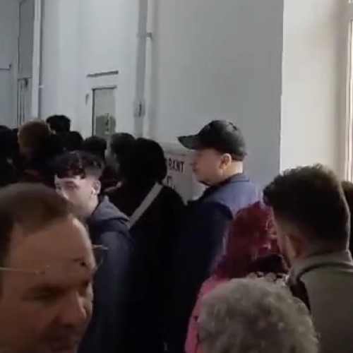 Cozi mari la secțiile de votare din Cluj-Napoca și Florești