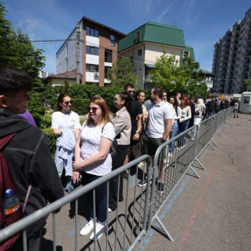 Cozi mari la vot în zona Regie din București