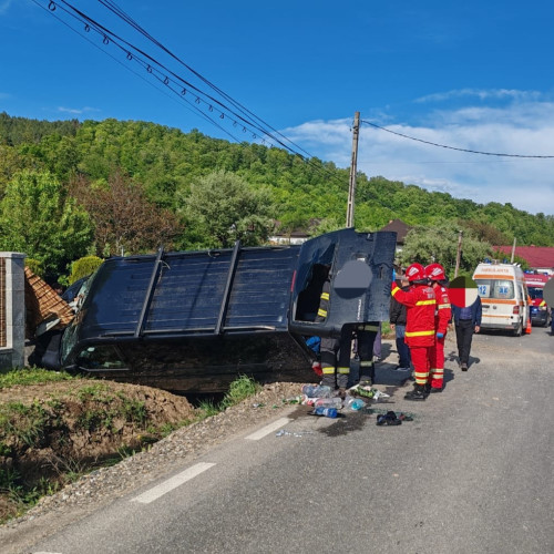 Accident rutier în comuna Pipirig cu șase copii în autoturism