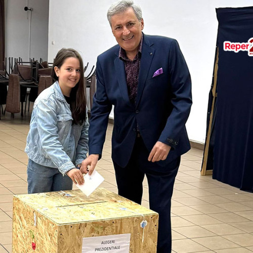 Deputatul Ion Marcel Vela votează alături de nepotica sa