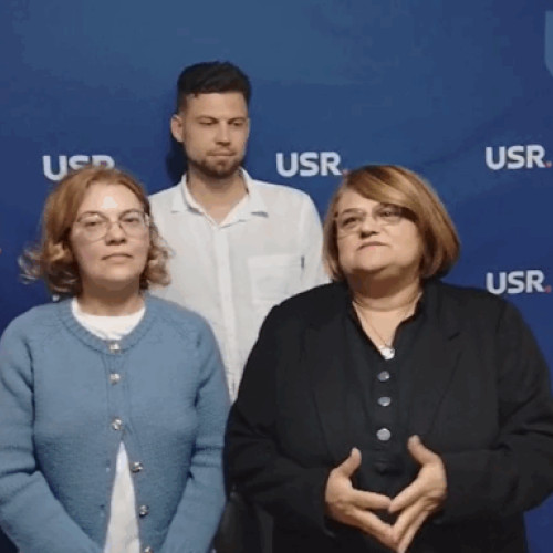 Sărbătoare la sediul USR Botoșani după anunțarea exit-poll-urilor