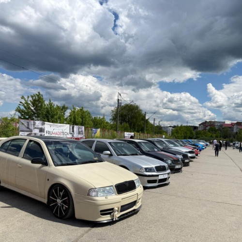 Zona Mănăstirii Frumoasa din Iași, plină de mașini modificate