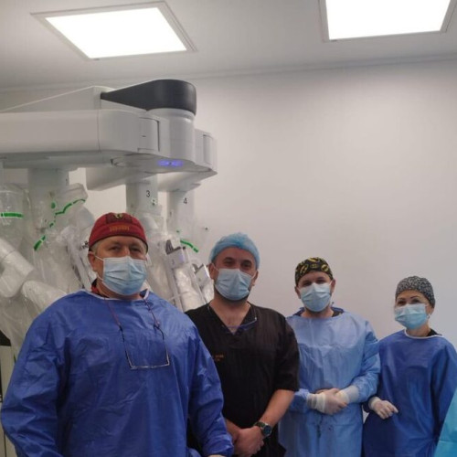 Prima intervenție chirurgicală robotică pentru neoplasm rectal inferior, realizată cu succes