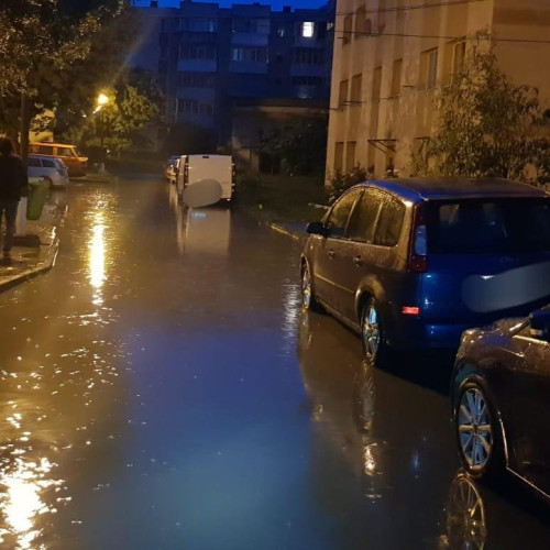 Meteorologii avertizează asupra vremii severe în Neamț