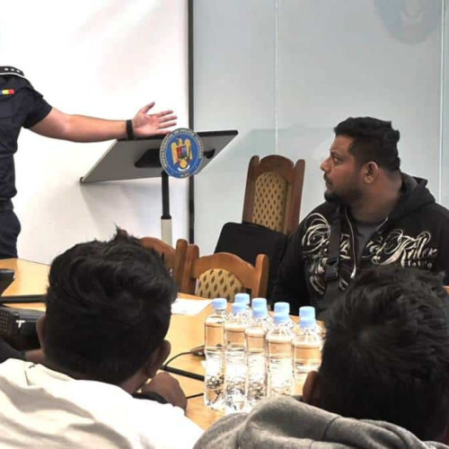 Cetățeni din Sri Lanka instruiți de poliția rutieră în Alba