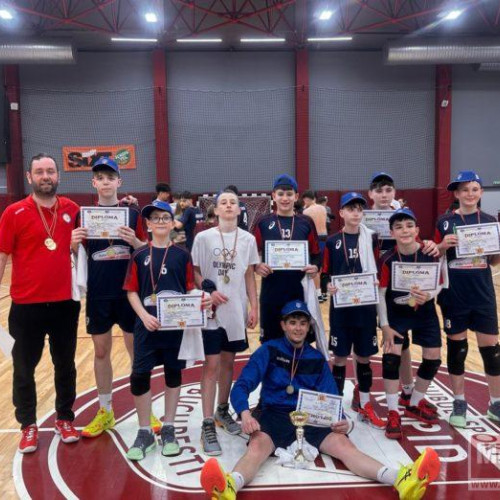 Echipa de volei masculin a Scolii Nr. 13 din Botosani, campioana nationala