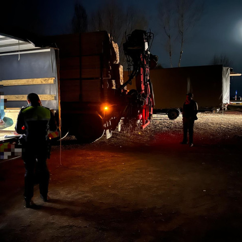 Transport ilegal de lemn descoperit de poliție