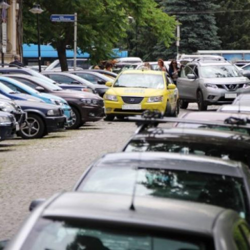 Probleme cu parcările ilegale pe strada 13 septembrie din Cluj-Napoca