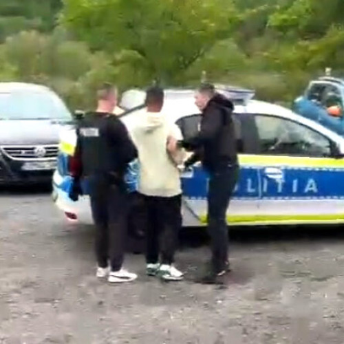 Tânăr de 17 ani reținut pentru tâlhărie în Vulcan