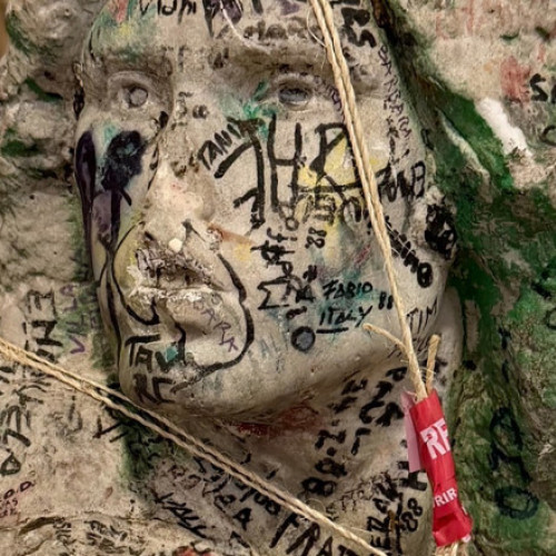 Bustul lui Jim Morrison, furat, a fost găsit în Paris