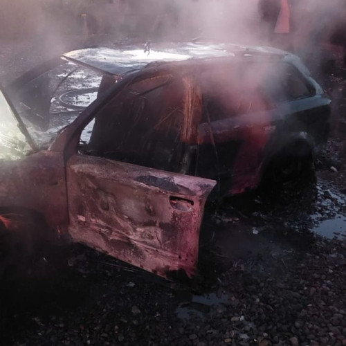 Incendiu devastator în Vlasinesti: un autoturism distrus complet