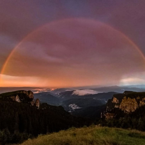 Un salvator montan câștigă provocarea foto cu peisaje de primăvară