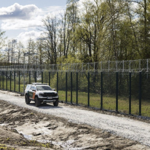 Finlanda a construit primii 35 km dintr-un gard la granița cu Rusia