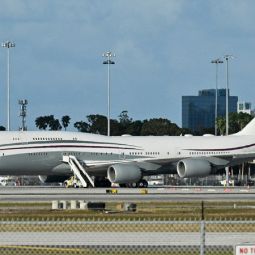 Acceptarea unui avion de către secretarul american al Apărării stârnește controverse