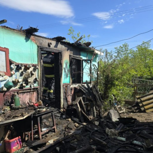 Incendiu devastator în Mitoc, o bucătărie de vară distrusă