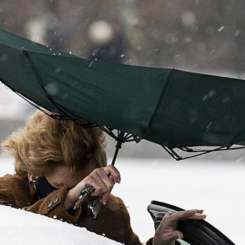 Avertizări meteo: Ploi torențiale și furtuni în următoarele zile