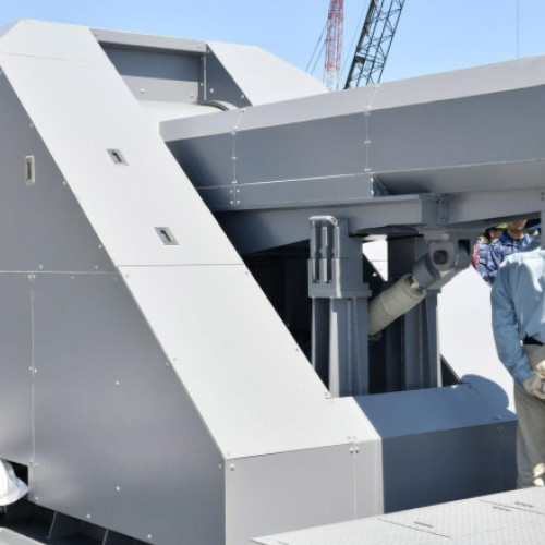 Japonia prezintă un tun electric futurist la o expoziție de apărare