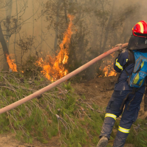 Incendii devastatoare amenință Grecia, autoritățile se pregătesc