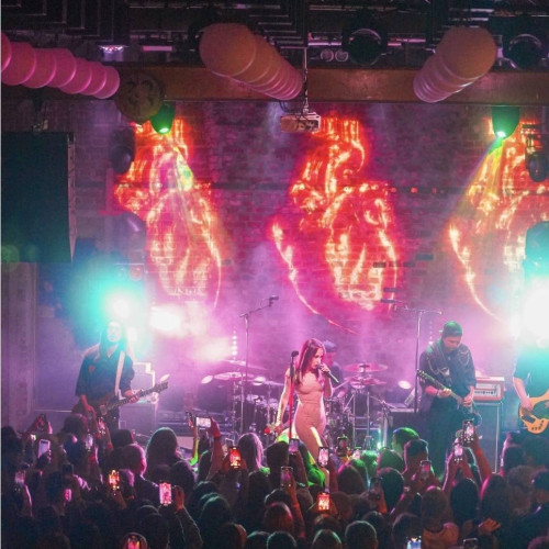 Holy Molly aduce "PULS" la clubul Expirat