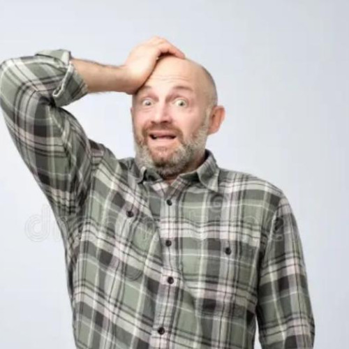 Mașină sport de lux abandonată lângă ghena de gunoi în Cluj-Napoca