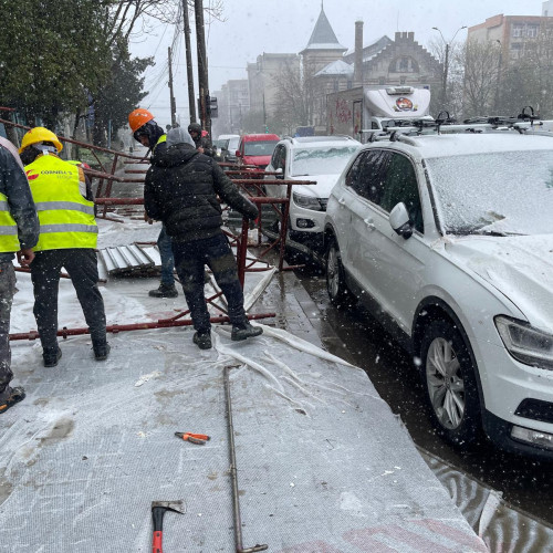 Botoșăneanul compensat după daunele aduse de schelele căzute