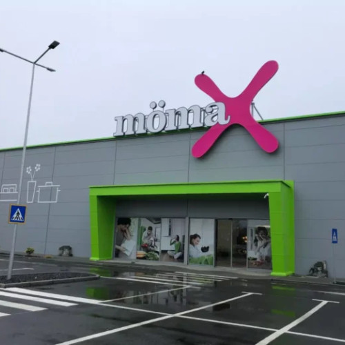 Momax deschide primul magazin în București