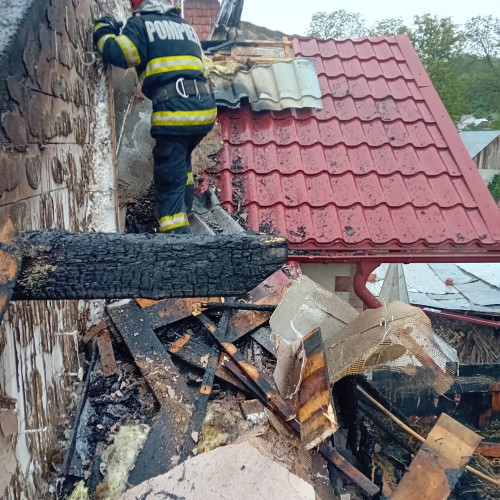 Incendiu într-o gospodărie din Piatra Șoimului