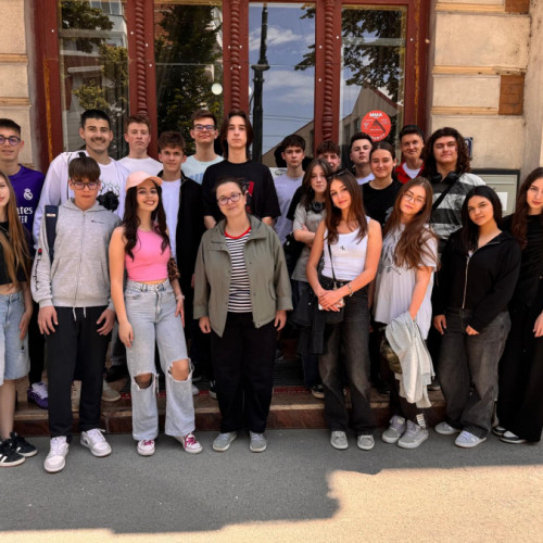 Elevii Colegiului Național "Mihail Kogălniceanu" din Galați vizitează adăpostul "Help Labus"