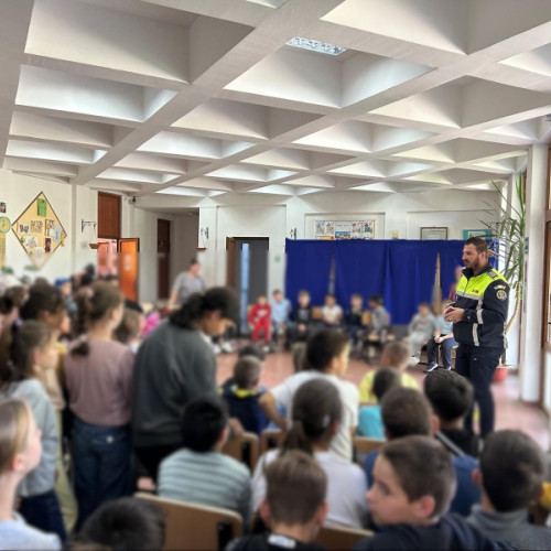 Activități educative ale polițiștilor pentru elevi în Neamț