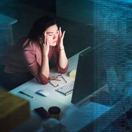 O tânără ia în considerare studiile în IT, dar primește feedback negativ