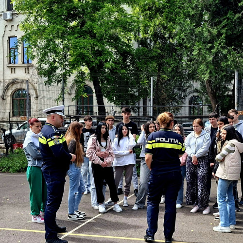 Activități de prevenire a violenței și educație rutieră în școlile din Botoșani