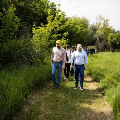 Primarul Rares Hopinca vizitează Pajistea Petricani înainte de Ziua Internațională a Biodiversității