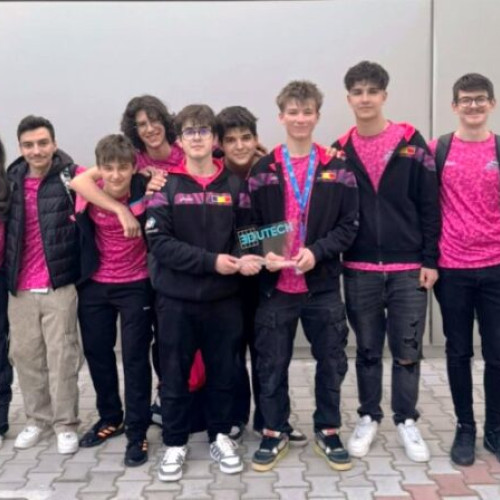 Elevii de la Colegiul Național "Al. I. Cuza" din Focșani câștigă Premiul I la concursul "3DUTECH - AI for good"