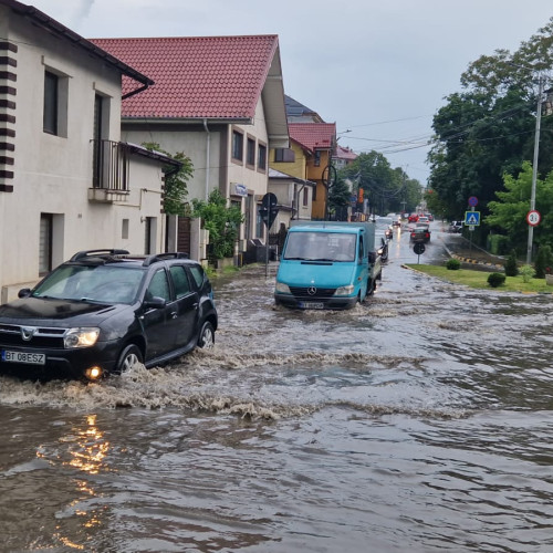 Ploi torențiale transformă Botoșaniul într-un râu