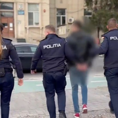Fost polițist din Bacău prins în flagrant pentru șantaj