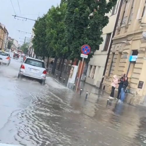 Ploaia torențială transformă Calea Moților într-un canal