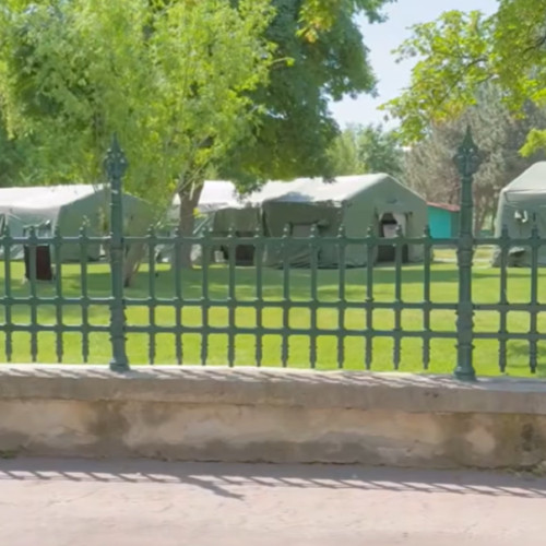 Imagini cu corturi în Parcul Crangasi provoacă confuzie în mediul online